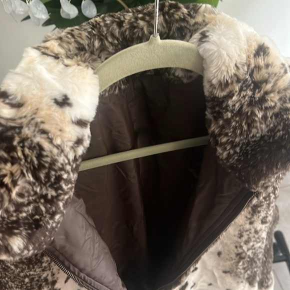 Beautiful Reversible Vest - Picture 7 of 12